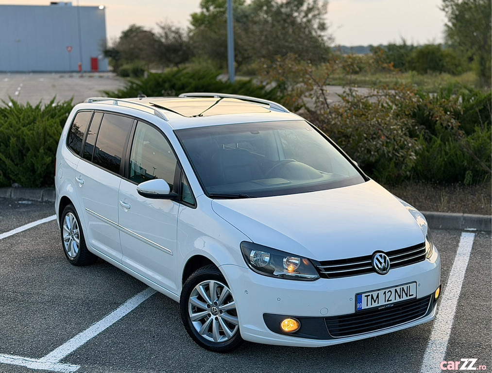 VOLKSWAGEN Touran 2012