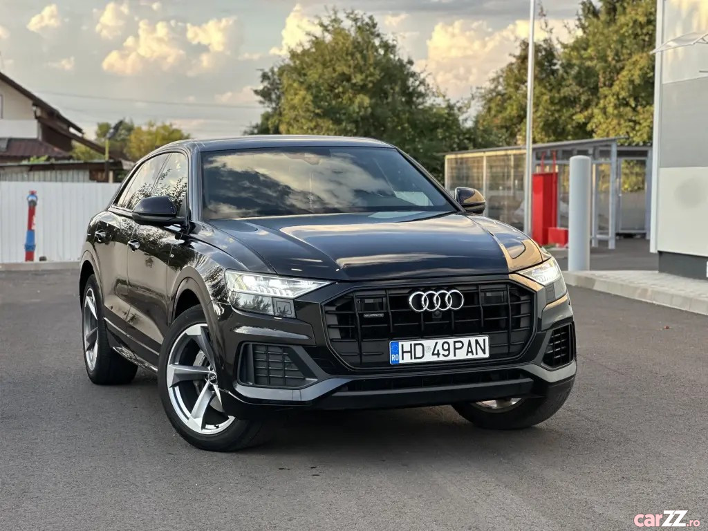 AUDI Q8