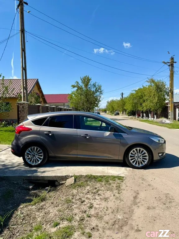 FORD Focus 2015 — imagine 10