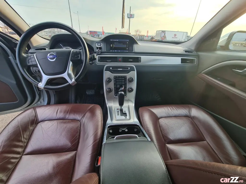 VOLVO V70 2012 — imagine 12