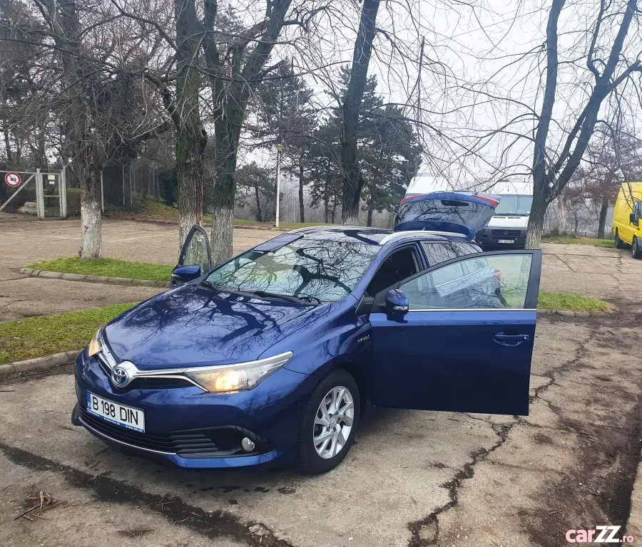 TOYOTA Auris