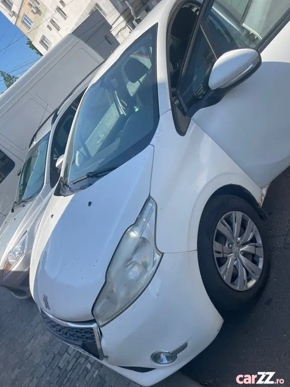 PEUGEOT 208 2012 — imagine 3