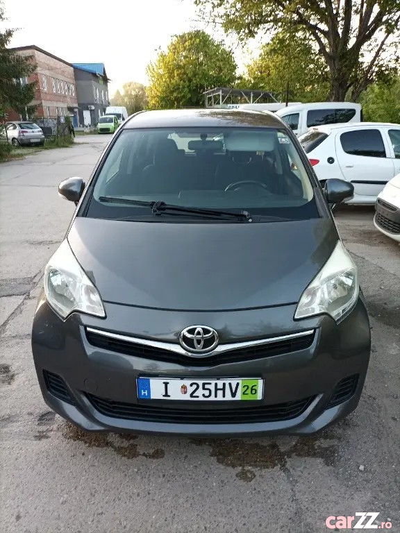 TOYOTA Verso
