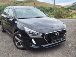 Hyundai i30 Expresion 1.6CRDi Automat 7+1 viteze Navi Camere