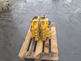 Distribuitor hidraulic Caterpillar pentru excavator senile Caterpillar 215 C