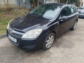 AUTO Opel Astra.