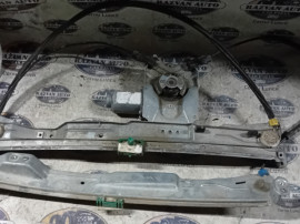 Macara geam dreapta fata Renault Clio 3 2010