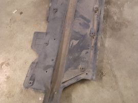 Scut lateral stanga Volkswagen Polo 1.6 Motorina 2011