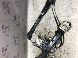 Macara geam stanga spate BMW Seria 1 118 2009