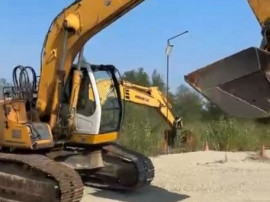 Dezmembrez excavator pe senile Liebherr R 924 C