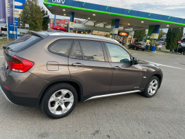 BMW X1 2.0 2011. .