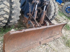 Lama fata cu cilindri si suport de prindere pentru excavator JCB JS160W