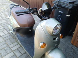 Scuter electric fab. 2024 in garantie.Delimitat. 507 km la bord.