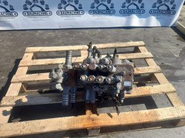 Distribuitor hidraulic 21170-30016 pentru excavator pe senile JCB JS070