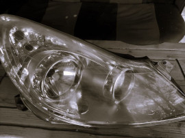 Far st&acirc;nga si far dreapta de Opel Corsa D model 2006-2010