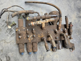 Distribuitor Rexroth Buldoexcavator Case New Holland