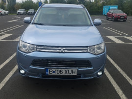 Mitsubishi Outlander PHEV 2014