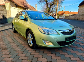 Opel Astra J 2012