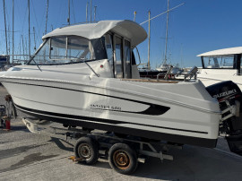 Barca cu motor Beneteau Antares