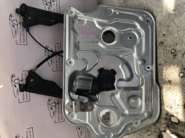 Macara geam dreapta fata Nissan Qashqai 2012
