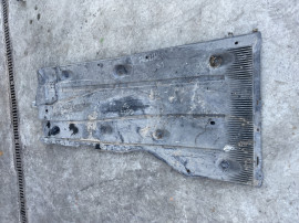 Scut lateral stanga Volkswagen Tiguan 2.0 Motorina 2010