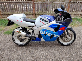 SUZUKI GSXR 600 ! ca NOU