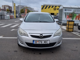 Opel Astra J 2011