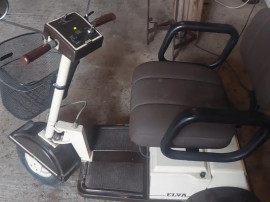 Scuter electric trei roți