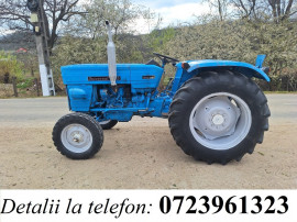 Tractor Universal 445, cutie de viteza cu 2 manete, 3 trepte pe reductor, servo