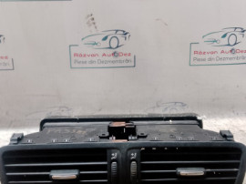 Grila ventilatie centrala Volkswagen Passat CC 2010