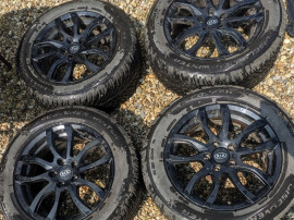 Roti originale Kia 225/60 R17 anvelope iarna DOT22 senzori presiune