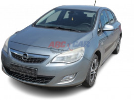 Dezmembrez Opel Astra J hatchback 2009-2012 1.7 CDTI cod motor: A17DTJ