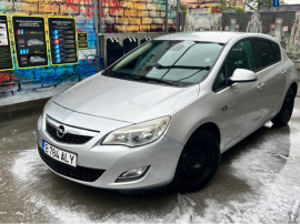 Opel astra j masina.