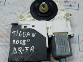 Motoras macara dreapta fata Volkswagen Tiguan 2008