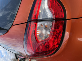 Stop stanga aripa Renault Captur 1.5 Motorina 2015