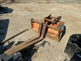 Furci paleti Conquip pentru excavator