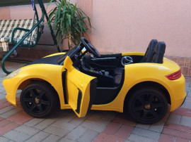 Masinuta Porsche Electric