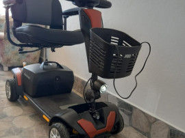 Scuter pe 4 roți pentru adulți
