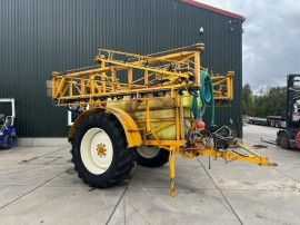 Masina de erbicidat Dubex &ndash; 2500 Litri, latime 27 m