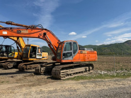 Dezmembrez excavator pe senile Doosan DX 300 LC