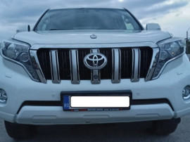 Toyota Land Cruiser ținută garaj dotări premium luxury