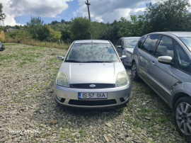 Ford fiesta, an 2006, 1.4 benzina= 1200 euro