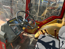 Tractor International 885 xl cu încărcător