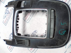 Consola centrala Audi Q5 2010