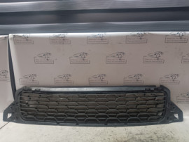 Grila bara fata Dacia Duster 2014