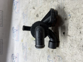 Carcasa termostat Volkswagen Touran 2.0 Motorina 2012