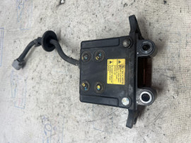 Senzor declanșare capotă dreapta Hyundai Santa Fe 2015