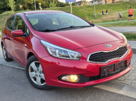 Kia Cee'd 1.4i Hatchback 100cp 6+1 Viteze euro 5 Navigatie Camera Pilot