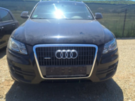 Dezmembrez Audi Q5 2.0 tfsi cod CDNC culoare negru LY9B