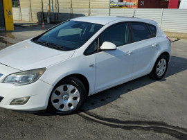 Opel Astra J 2011